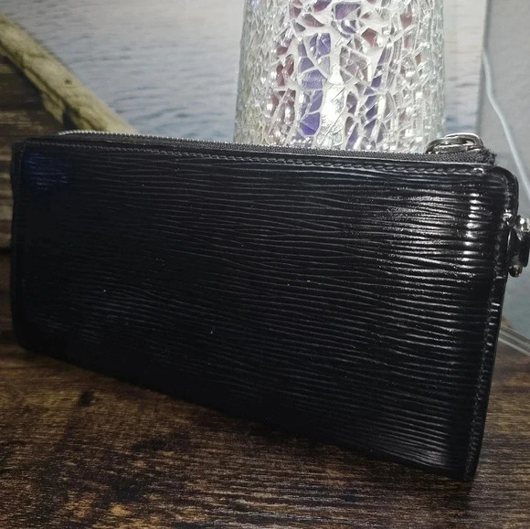 Louis Vuitton Electric Leather Clutch/Wristlet - Picture 8 of 16